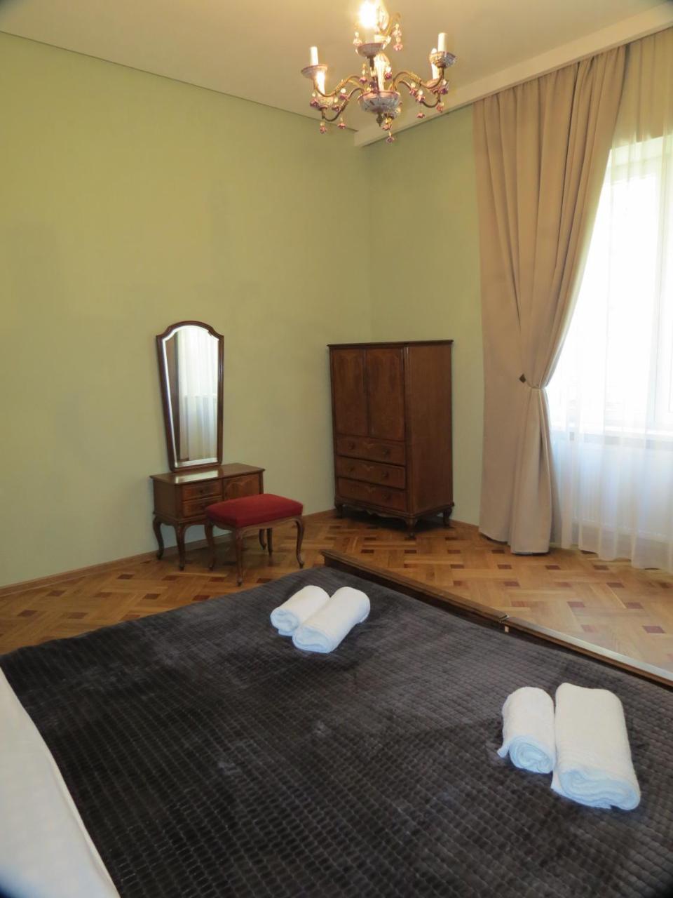 Three Rooms Apartment Тбілісі Екстер'єр фото