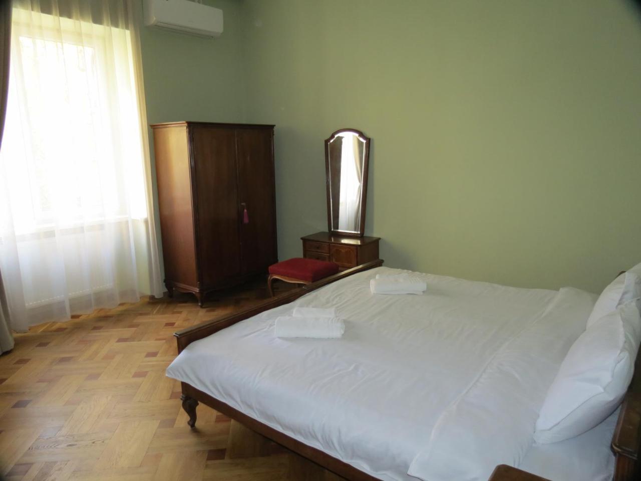 Three Rooms Apartment Тбілісі Екстер'єр фото